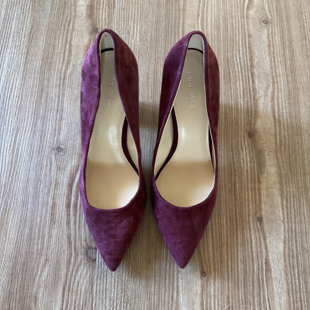 Women's Suede Pointed-Toe Block Heel Pumps - Burgundy - Picture 2 of 7
